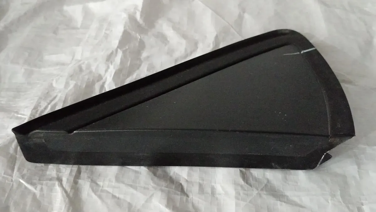 Moldura Para Espejo Izquierdo Volkswagen Polo 2014-2018
