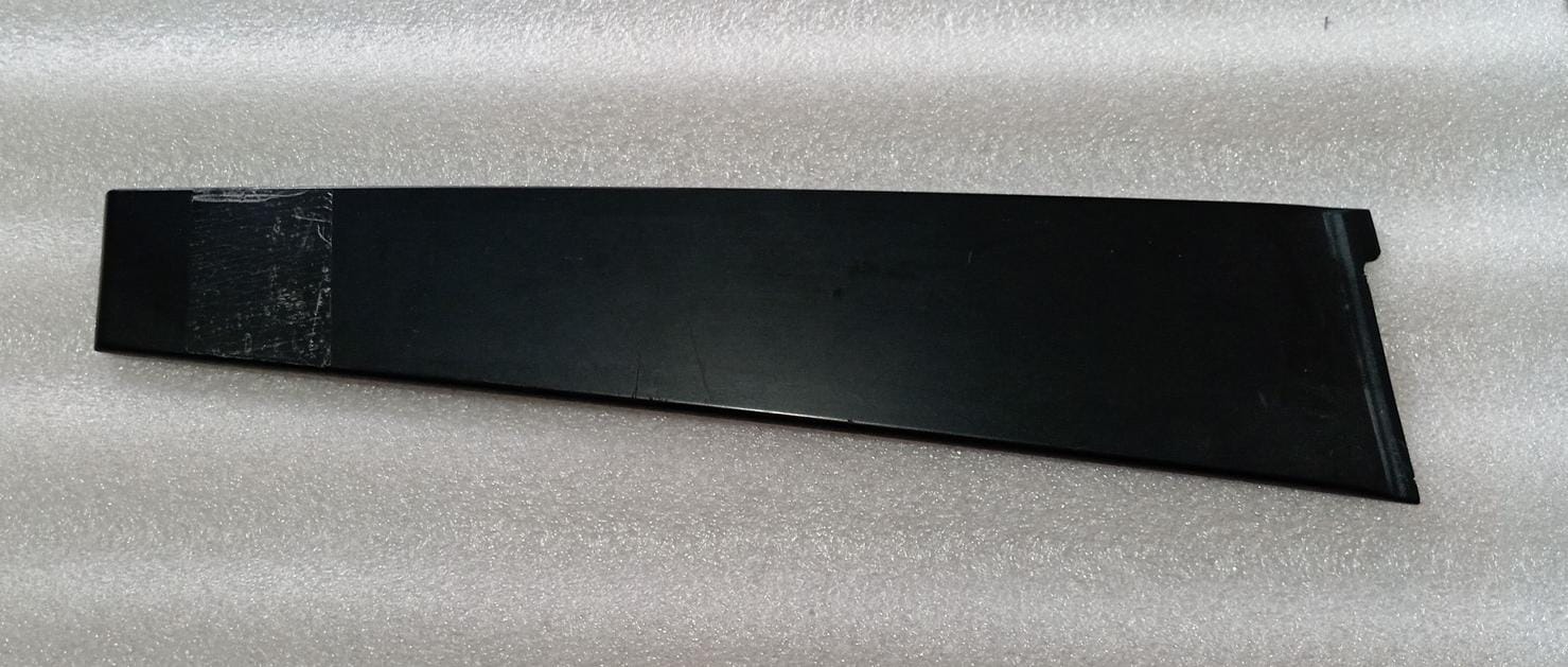 Moldura de puerta delantera izquierda Nissan Kicks original 2017-2025