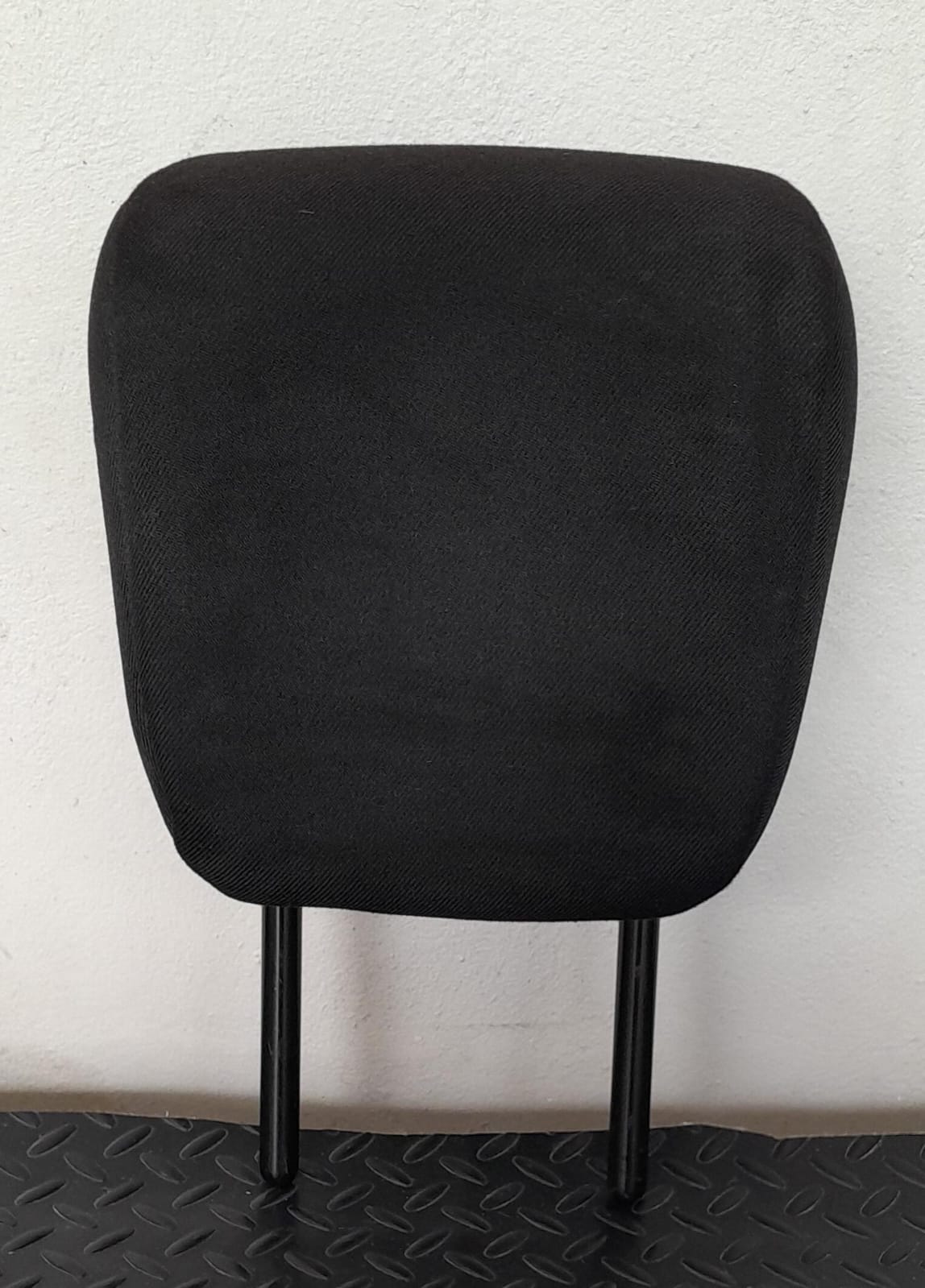 Cabecera de Asiento Renault Oroch, Posición central, 2022-2025 